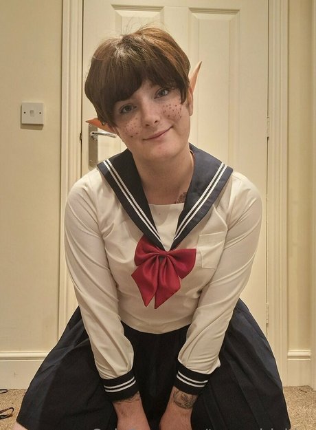 transgirlakira adult model img