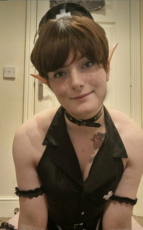 transgirlakira pretty model images