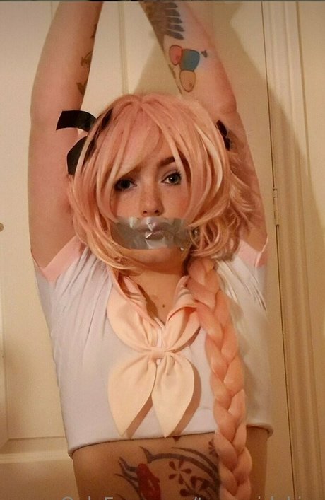 transgirlakira erotic model images