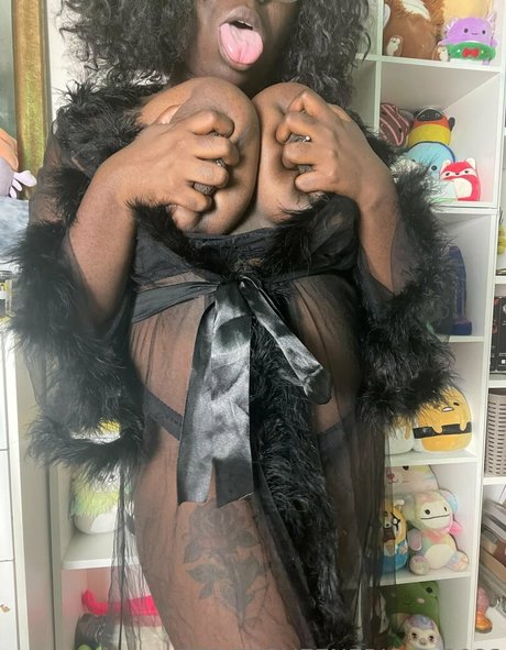 Strifequeeneris model naked picture