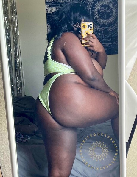 Strifequeeneris sexy model gallery