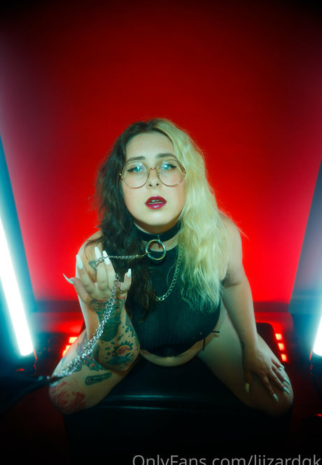 liizardqk nude model photo