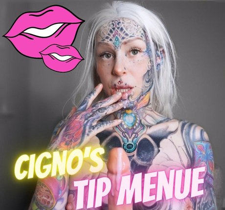 cignosuicide model naked image