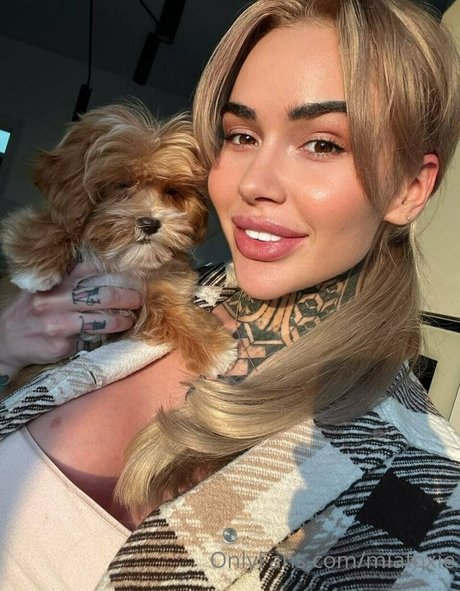 miafoxie best pornstar photos