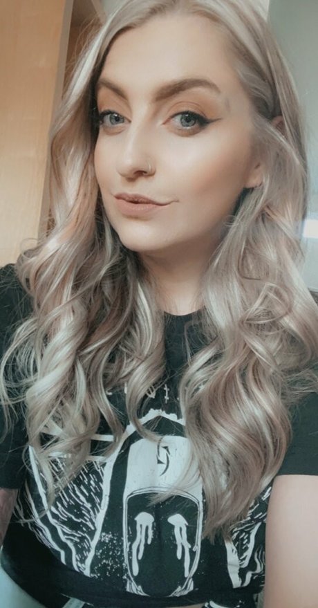 blonde midget onlyfans hot naked photo