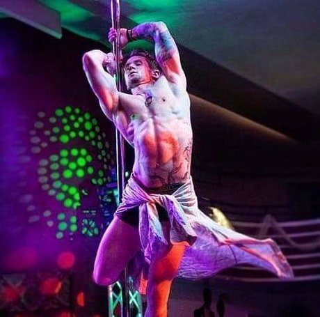 MidwestPoleBoy star porn photos