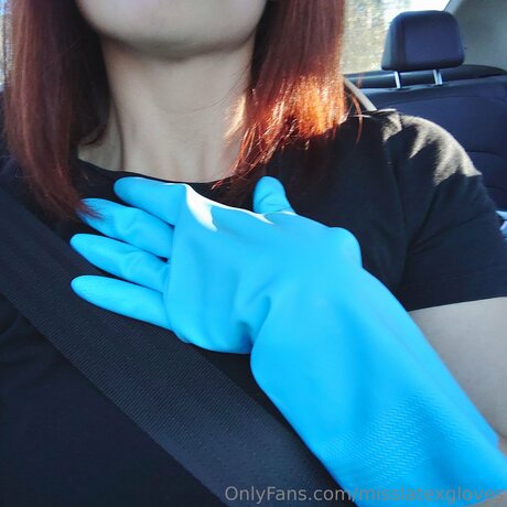 Miss Latex GLoves art model pictures