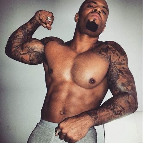 Pretty D ck McJoy nudes model photo