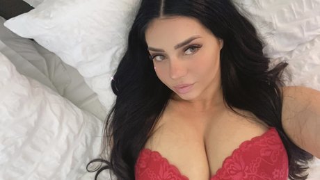 Veronicas FREE page erotic model photo
