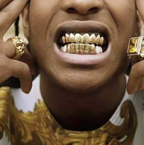 Honey Trap star perfect photo