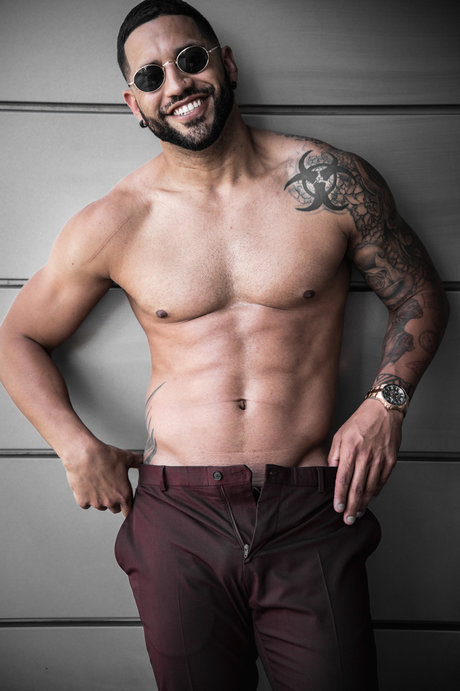GUELO hot star photo
