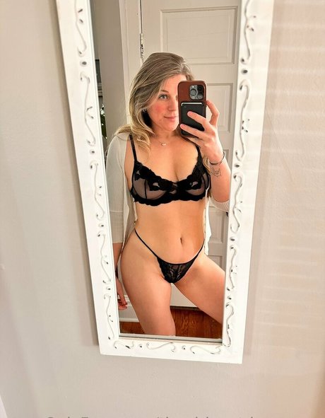 thegirlnextdoor xoxo model hot photo