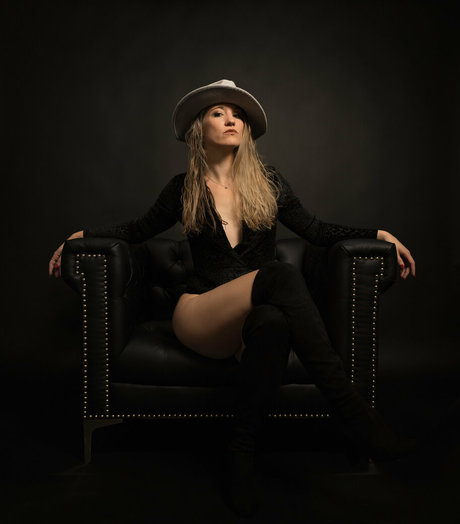 mozasmr nude actress pic