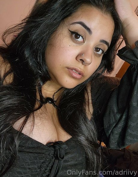 adriivy erotic pornstar img