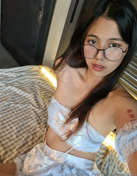 knees onlyfans adult photo