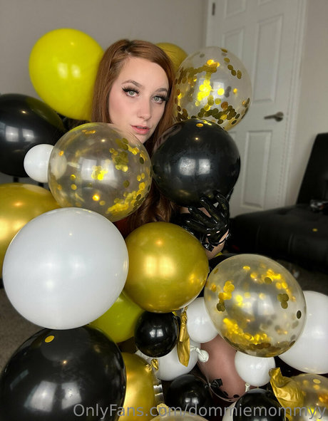 dommiemommyy naked pornstar img