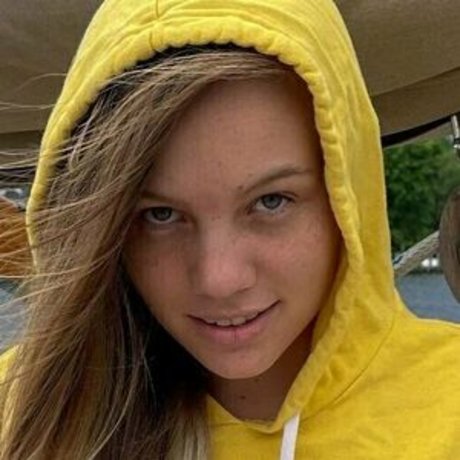 Brawniebee star beautiful photo