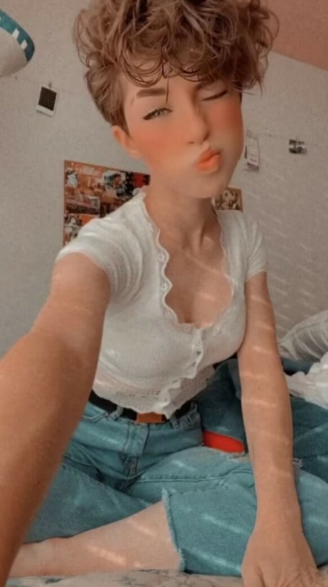 graceful addison model hot img