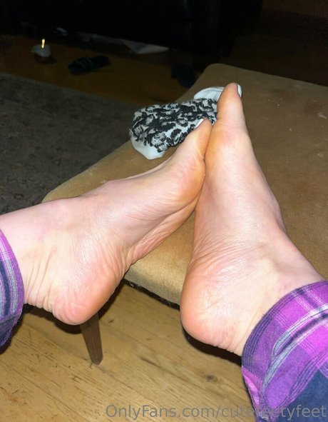 cutefeetyfeet beautiful model gallery