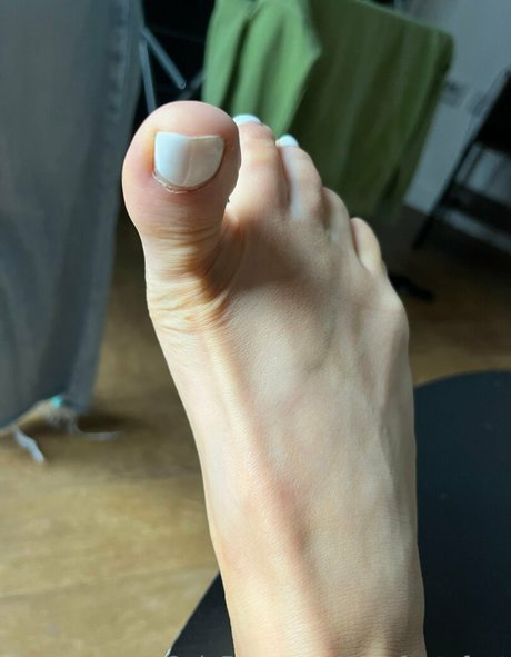 cutefeetyfeet pornstar pic