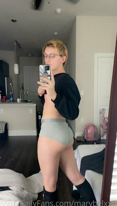 starfruitxx erotic actress image