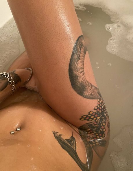 Eva Maxim nude actress img