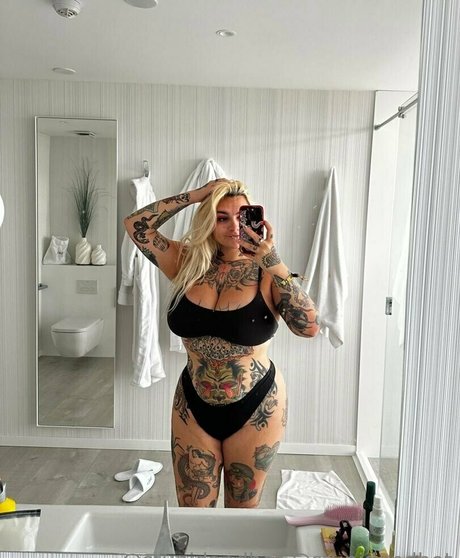 stupiderandhotter model pretty pic