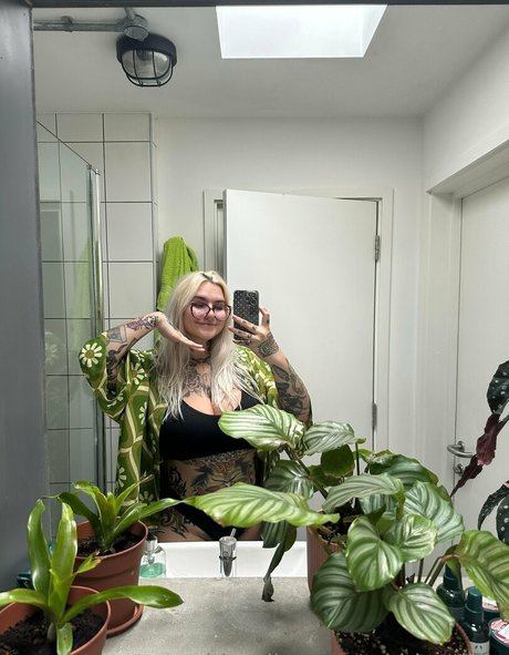 stupiderandhotter pornstar beautiful img