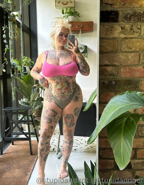 stupiderandhotter porn actress picture