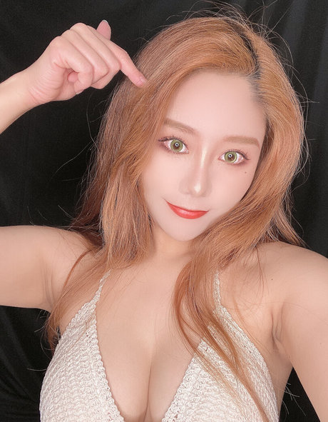 Uying nice actress archive