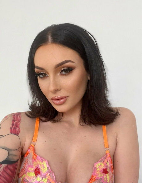 Charlotte Sins star best photos