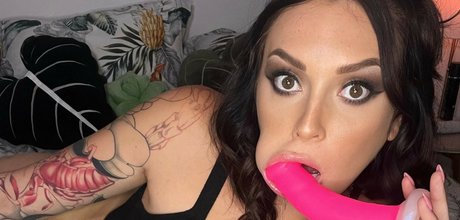 Charlotte Sins nudes model img