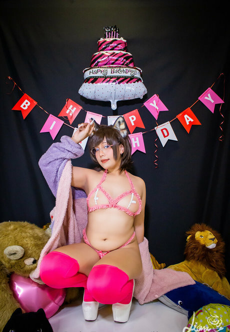 lionacosplay model top picture