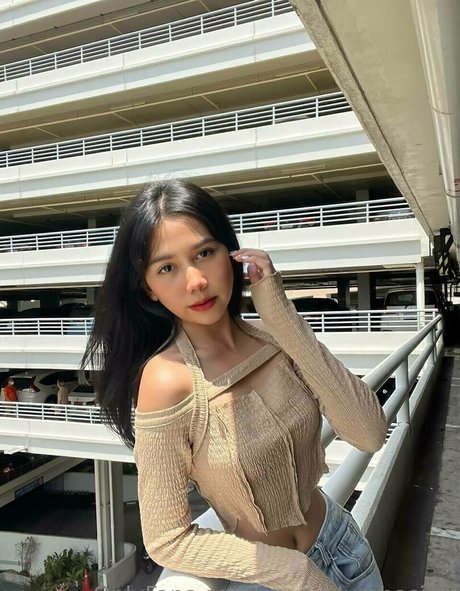youngdumbasian model sexy image