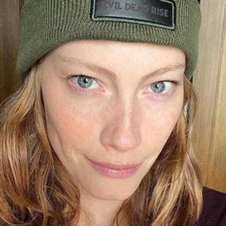 Alyssa Sutherland model nudes archive