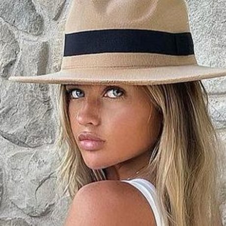 Mia Wood Hall hot star archive