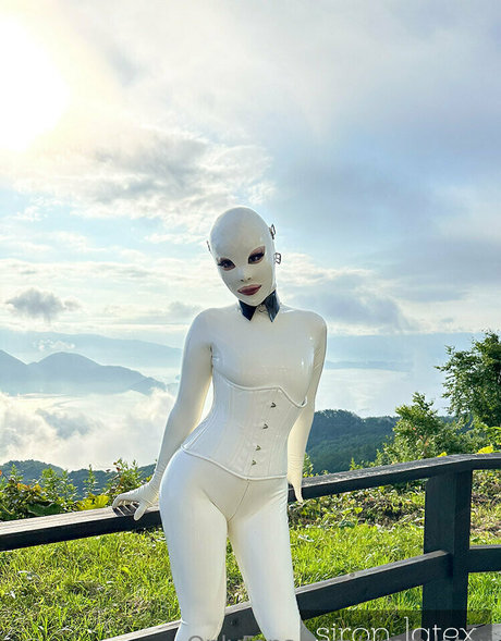 siron latex xxx model picture