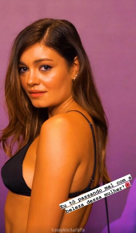 Sophie Charlotte art actress picture
