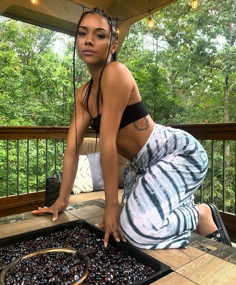 Alix Lapri model exclusive pictures