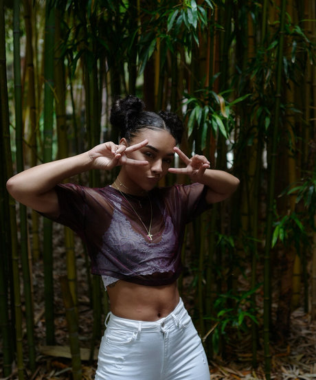 Alix Lapri beautiful actress pics