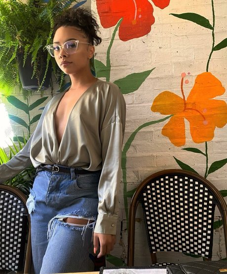 Alix Lapri model top galleries
