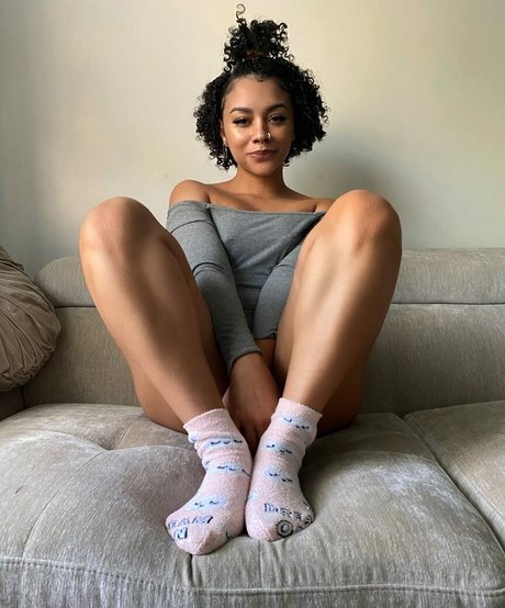 Alix Lapri star art photos