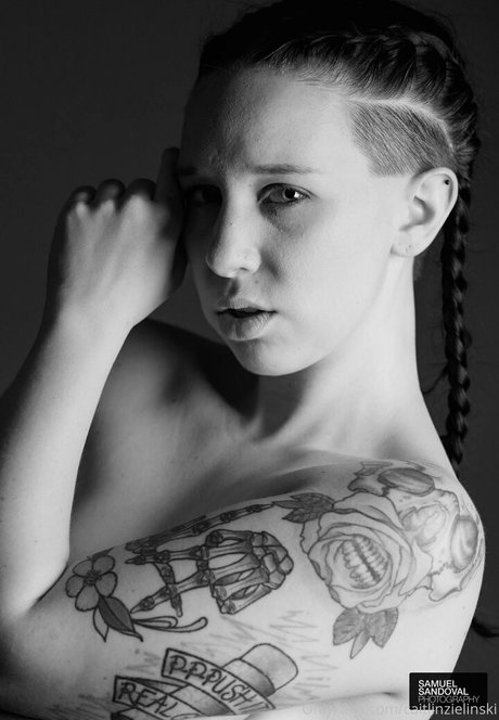 caitlinzielinski naked model pictures