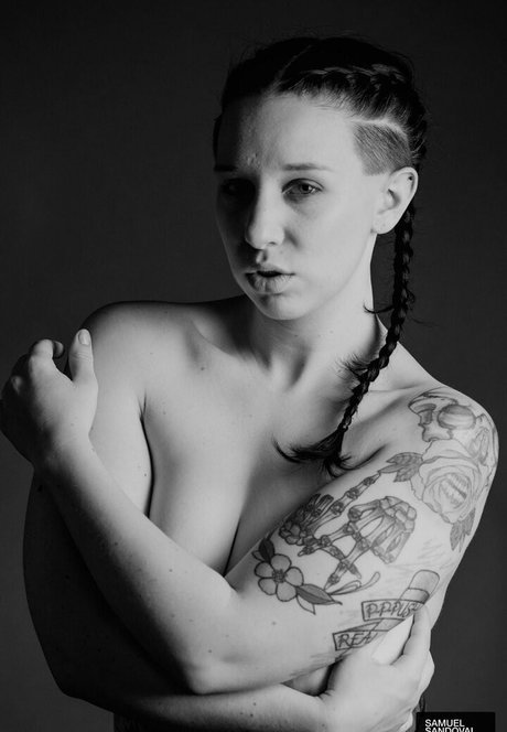 caitlinzielinski erotic model picture