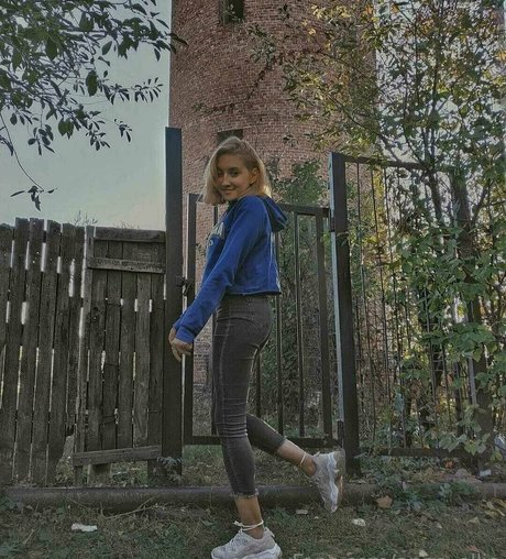 anna ellie model best pictures