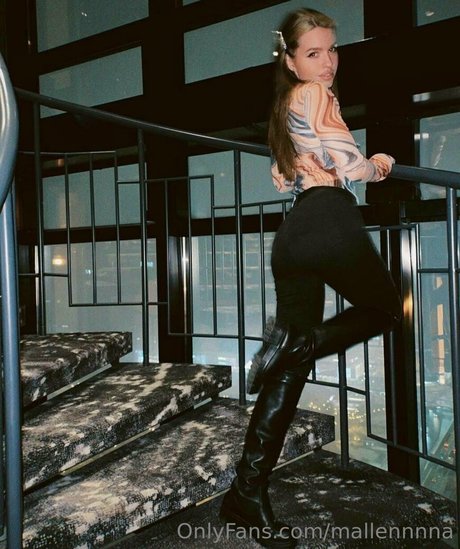 mallennnna nudes model images