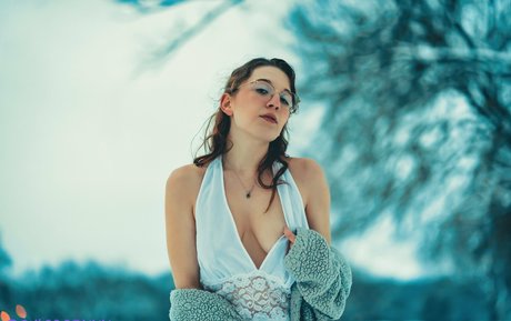 chlobodyyy pornstar nude img