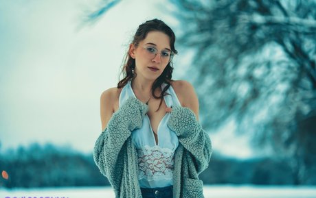 chlobodyyy sex model gallery