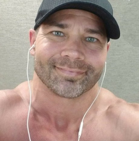 Muscledaddy0713 model sex galleries