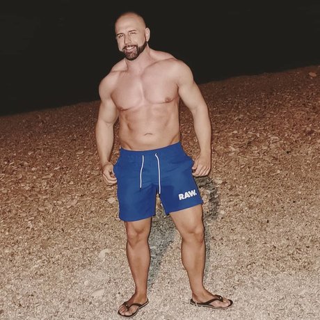MuscdaddyXL nude star images